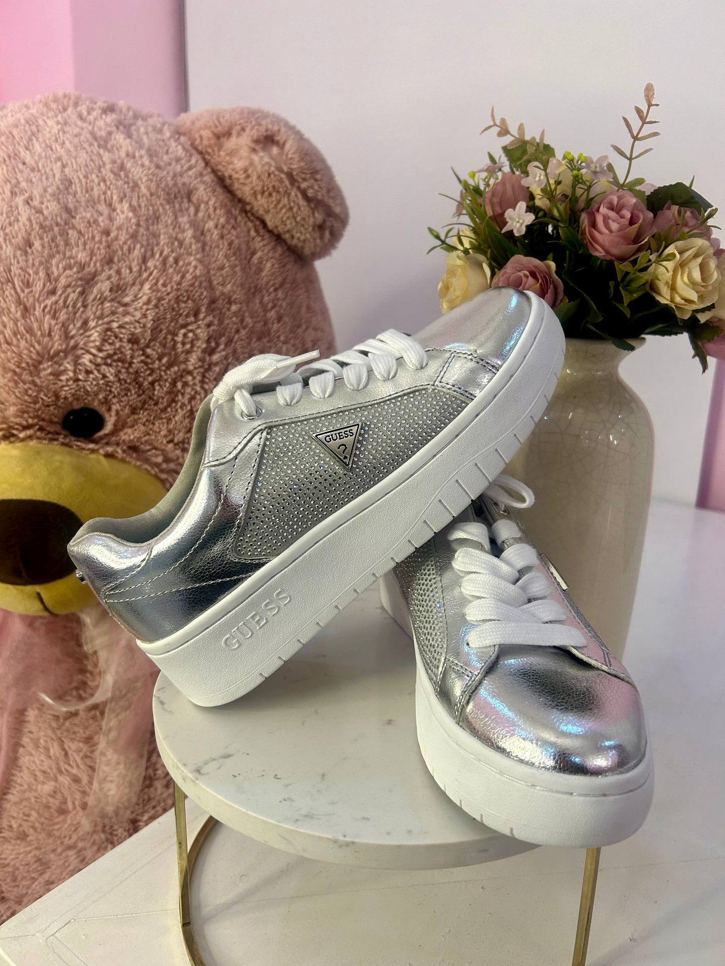 Tenis Guess Plateados 24.5