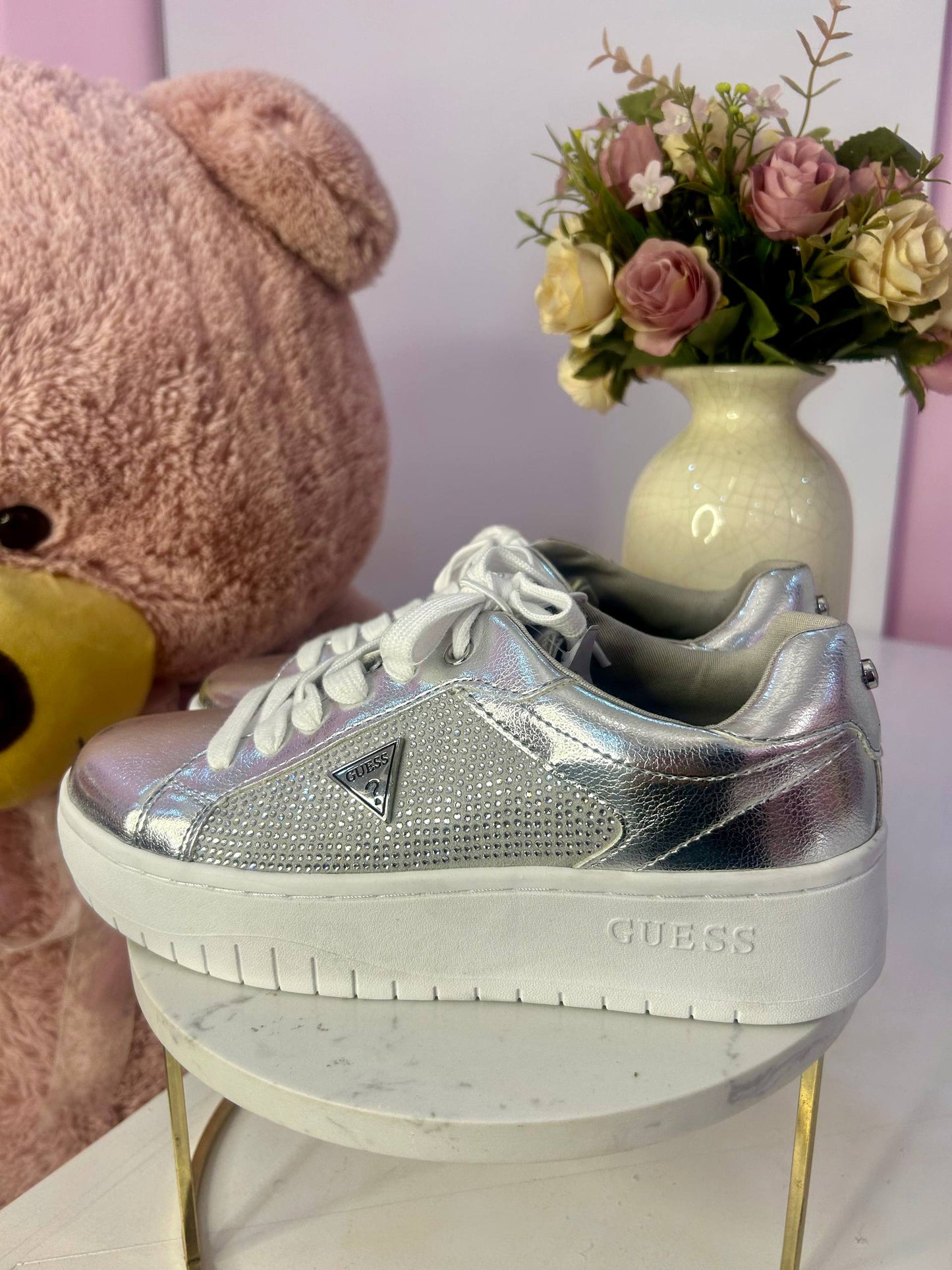 Tenis Guess Plateados 24.5